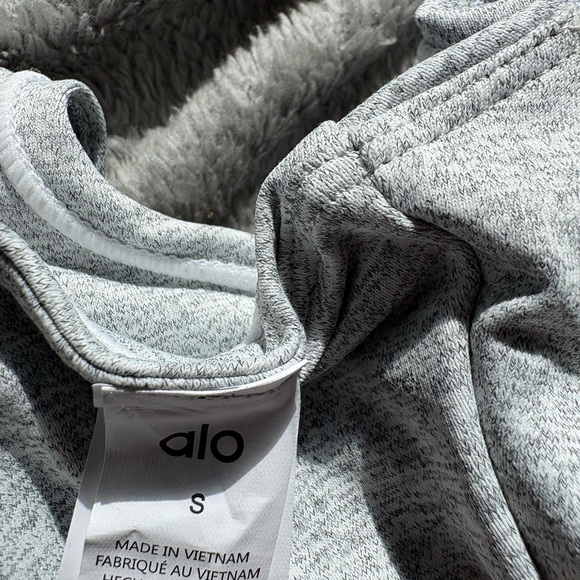 ALO Yoga Light Gray Seamless Sports Bra & Leggings Set - Picture 3 of 3